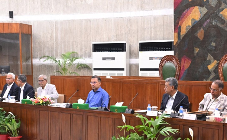 মন্ত্রীদের গাড়ির জ্বালানি ৩০% কমল, কর্মকর্তাদের গাড়ি কিনতে সুদমুক্ত ঋণও বন্ধ