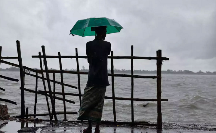  ৮ জেলায় ৬০ কিমি বেগে ঝড়ের পূর্বাভাস, নৌবন্দরে সতর্কতা