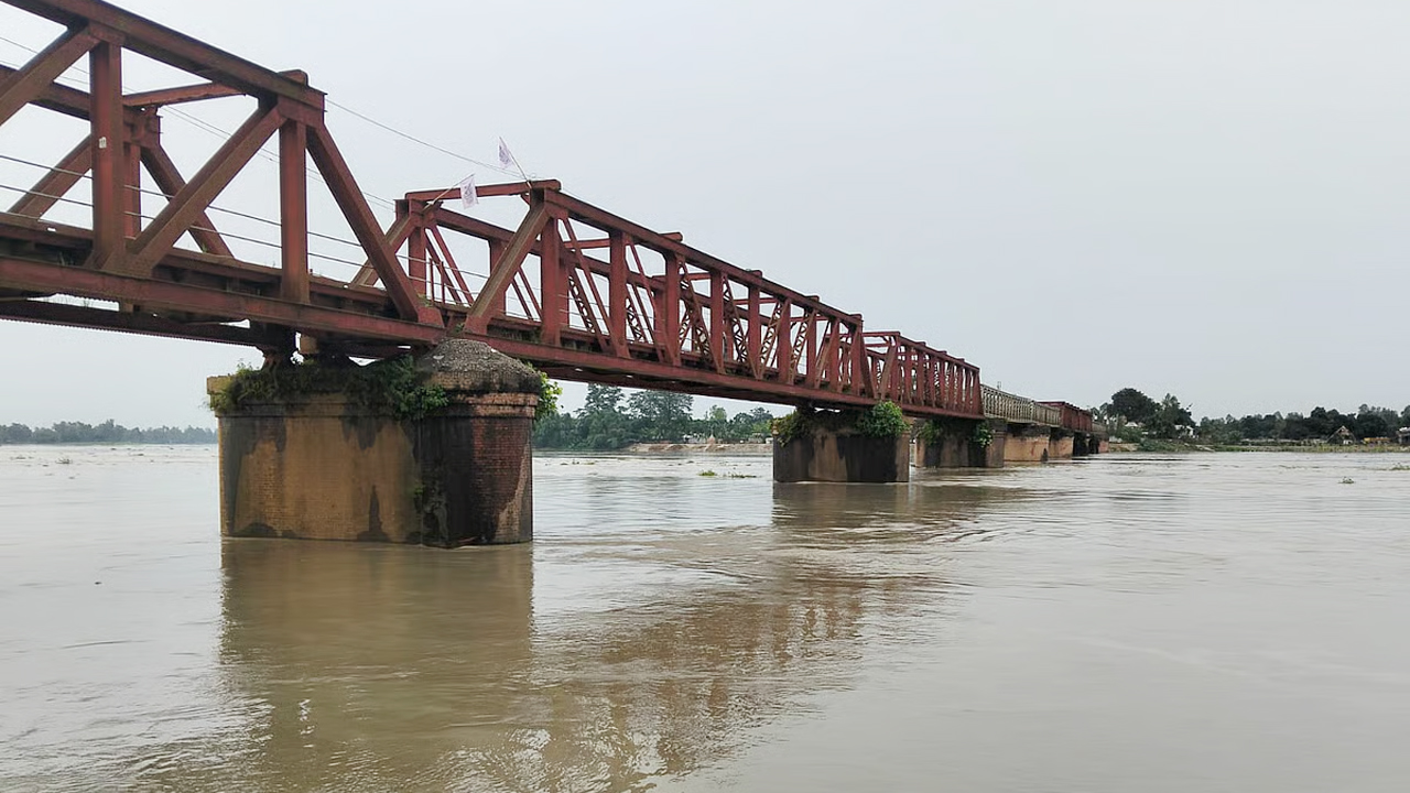 দুধকুমার নদের পানি বিপৎসীমার ওপরে, পানিবন্দী শতাধিক পরিবার