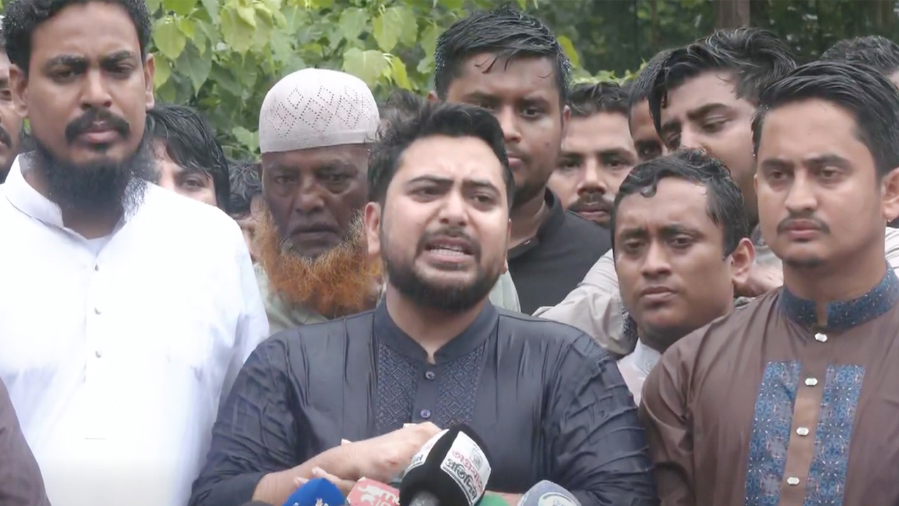 ৫ আগস্টের মধ্যে জুলাই স্মৃতি জাদুঘর খুলে দিতে হবে: নাহিদ ইসলাম