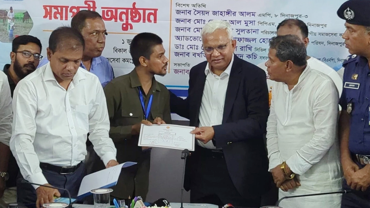 জুলাই-আগস্ট ‘স্বৈরাচার ফ্যাসিস্ট শেখ হাসিনা সরকারের পলায়নের মাস’