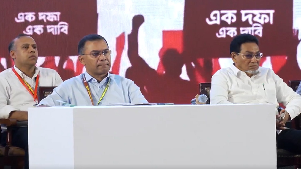 জুলাই জাতীয় সম্মেলনে যোগ দিয়েছেন প্রধানমন্ত্রী