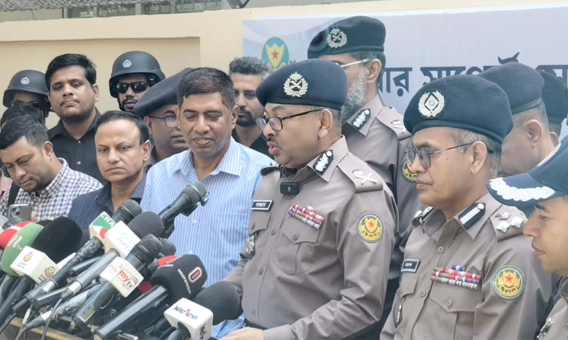 আমার অফিসারদের সঙ্গে খারাপ আচরণ করবেন না: ডিএমপি কমিশনার