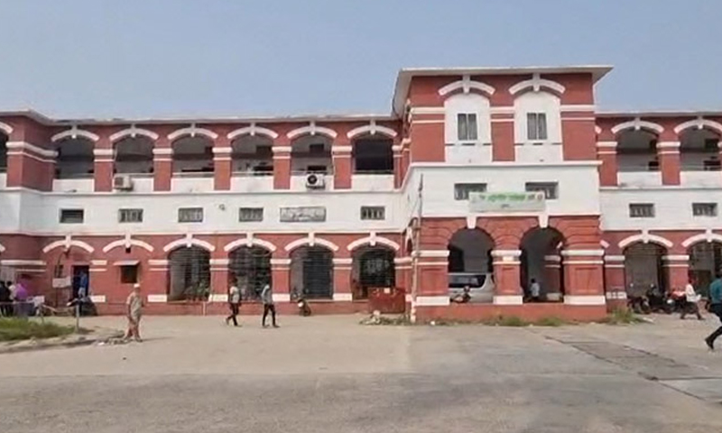 খুলনায় আদালত চত্বরে দু’জনকে প্রকাশ্যে গুলি করে হত্যা