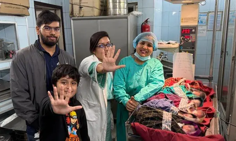 দীর্ঘ ১০ বছর  নিঃসন্তান থাকার পর একসঙ্গে ৫ সন্তানের জন্ম দিলেন নারী