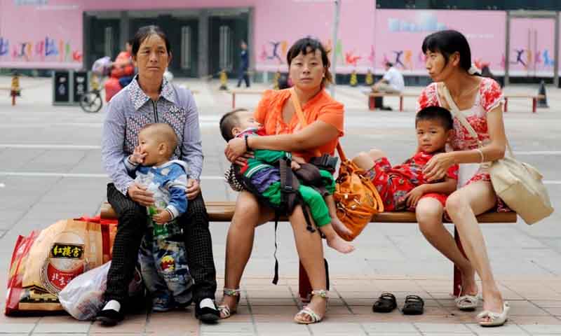 ইতিহাসের সর্বনিম্ন পর্যায়ে নেমেছে চীনের জন্মহার, কনডমের ওপর কর আরোপ