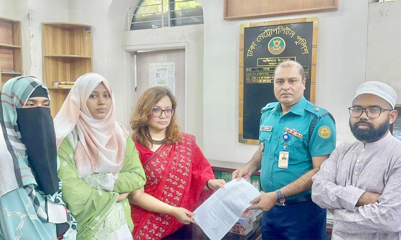 ছবি বিকৃতি, সাইবার সুরক্ষা আইনে মামলা করলেন ঢাবি শিক্ষিকা মোনামি