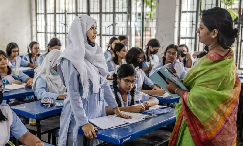 বেসরকারি স্কুলে অবসরপ্রাপ্ত শিক্ষক নিয়োগ কেন দিচ্ছে সরকার?