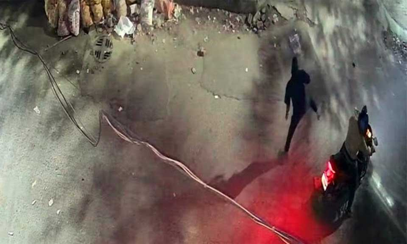 এবার মোহাম্মদপুরের প্রিপারেটরি স্কুলে পেট্রোলবোমা