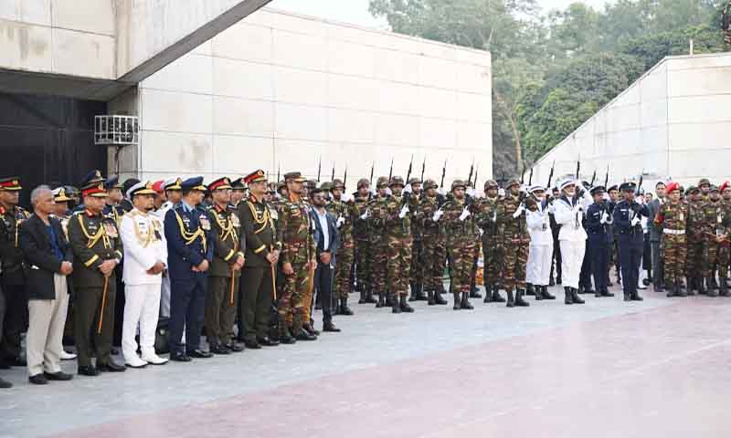 খালেদা জিয়াকে গার্ড অব অনার; তিন বাহিনী প্রধানের শ্রদ্ধা