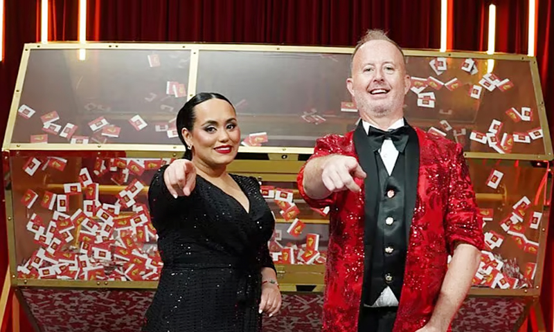 স্ত্রীর নামে কেনা লটারিতে বাজিমাত করলেন বাংলাদেশি প্রবাসী