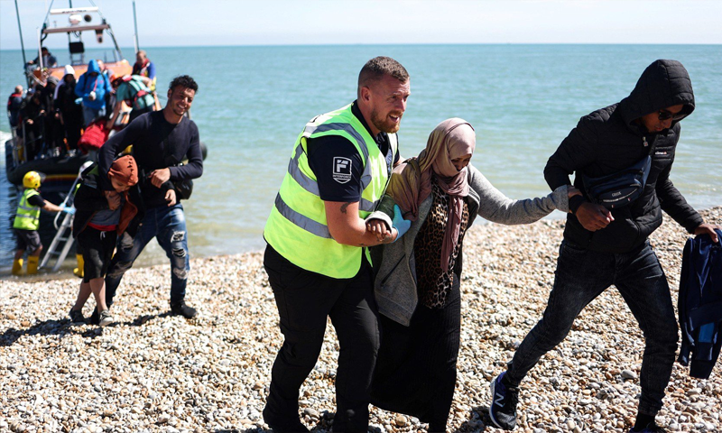 যুক্তরাজ্যে শরণার্থীদের স্থায়ী নাগরিকত্ব পেতে অপেক্ষা করতে হবে ২০ বছর