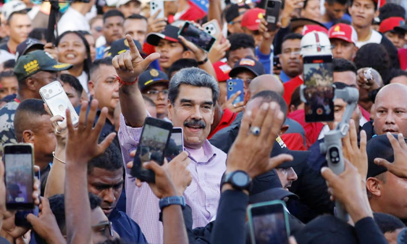 ভেনেজুয়েলাকে শয়তানদের হাতে তুলে দেয়ার চেষ্টা করছে জায়নবাদীরা: মাদুরো