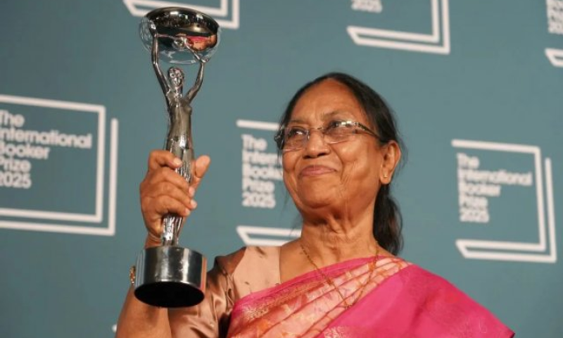 বুকার পেলেন ভারতীয় মুসলিম নারী