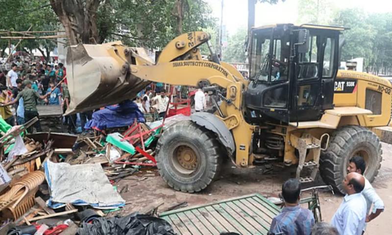সোহরাওয়ার্দী উদ্যানে অবৈধ দোকানপাট উচ্ছেদ