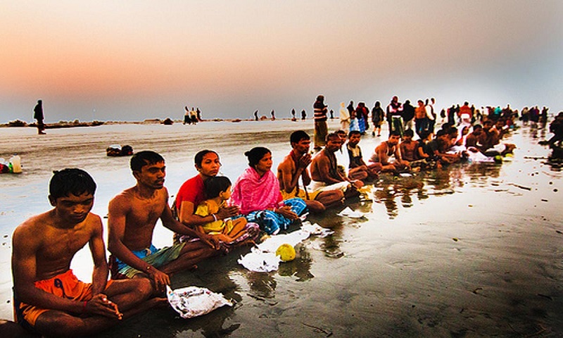 দুবলার চরে পুণ্যস্নানের মধ্যদিয়ে শেষ হলো রাস উৎসব 