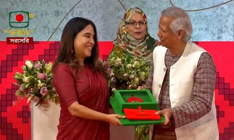 স্বাধীনতা পুরস্কার দিলেন প্রধান উপদেষ্টা