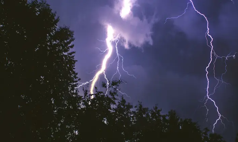 মাছ ধরতে গিয়ে বজ্রপাতে যুবকের মৃত্যু, নদীতে ভাসছিলো মরদেহ