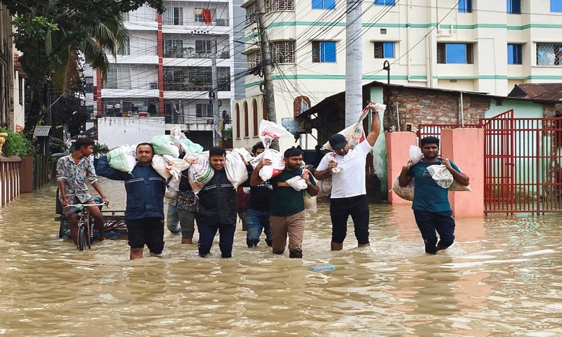 বন্যায় পানিবন্দী সিলেটবাসীর পাশে ছাত্রলীগ