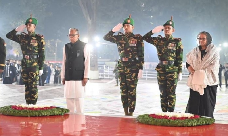 ভাষা শহীদদের প্রতি রাষ্ট্রপতি ও প্রধানমন্ত্রীর শ্রদ্ধা নিবেদন