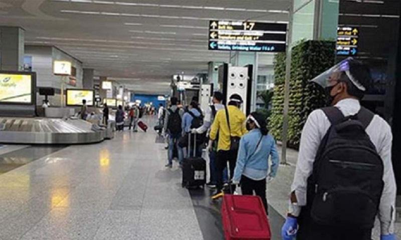 বিমানবন্দরে যাত্রীদের বিদায় বা স্বাগত জানাতে দুইজন প্রবেশ করতে পারবে