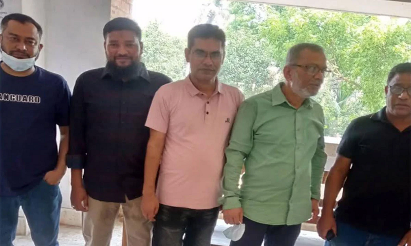 জুলাই হত্যাসহ একাধিক মামলার আসামি ৬ আ’লীগ নেতার আত্মসমর্পণ