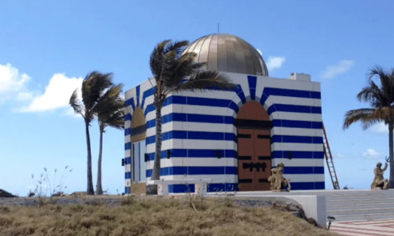 পবিত্র কাবার নিদর্শন দিয়ে দ্বীপে ‘মসজিদ’ গড়েছিলেন এপস্টেইন