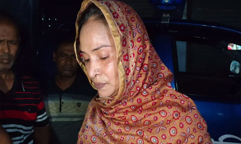 সাবেক মন্ত্রী শাজাহান খানের মেয়ে পরিচয় দেওয়া সেই কর্মকর্তা বদলি