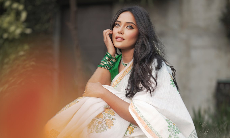 আজ মানুষ মানুষকেই ভয় পায়: মাহি